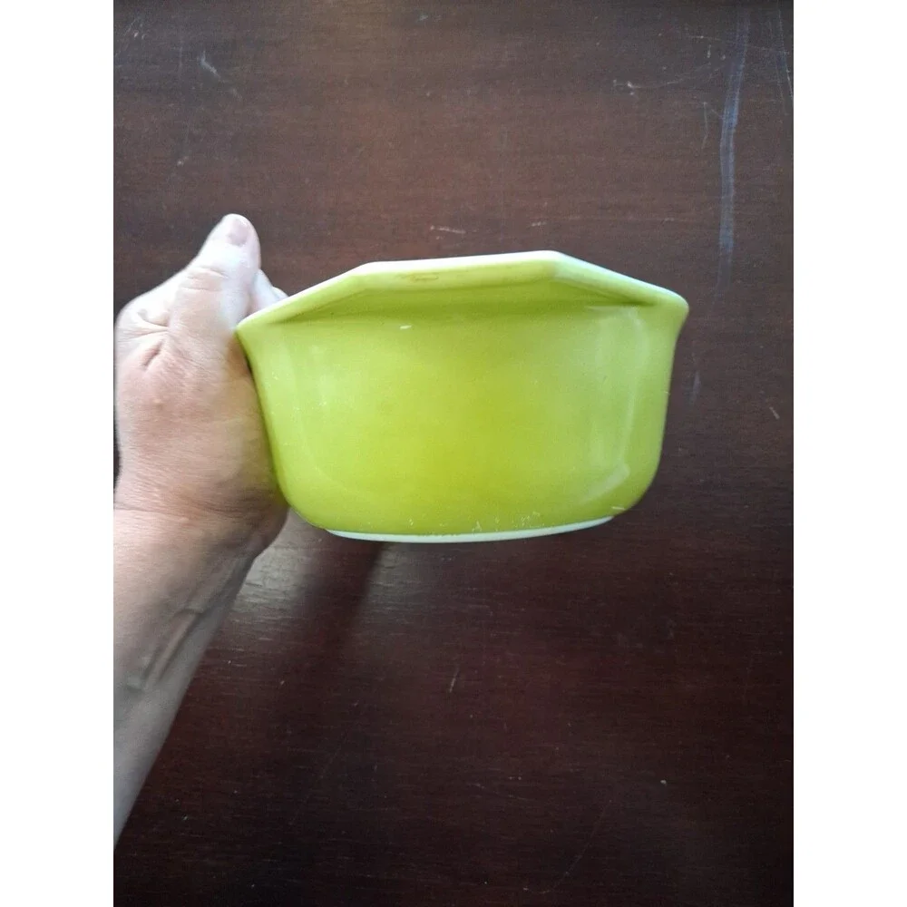 PYREX Oval Casserole  1-1/2 qt Avocado